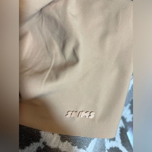 SKIMS NWT naked v plunge. Amazing intimates that feel like skin. Great gift NWT - Picture 4 of 5